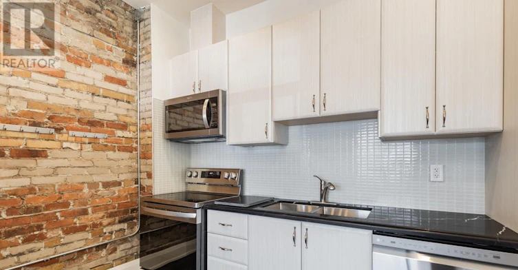 UPPER-657 St Clair Avenue W, Toronto, ON, M6C 1A7 - 11
