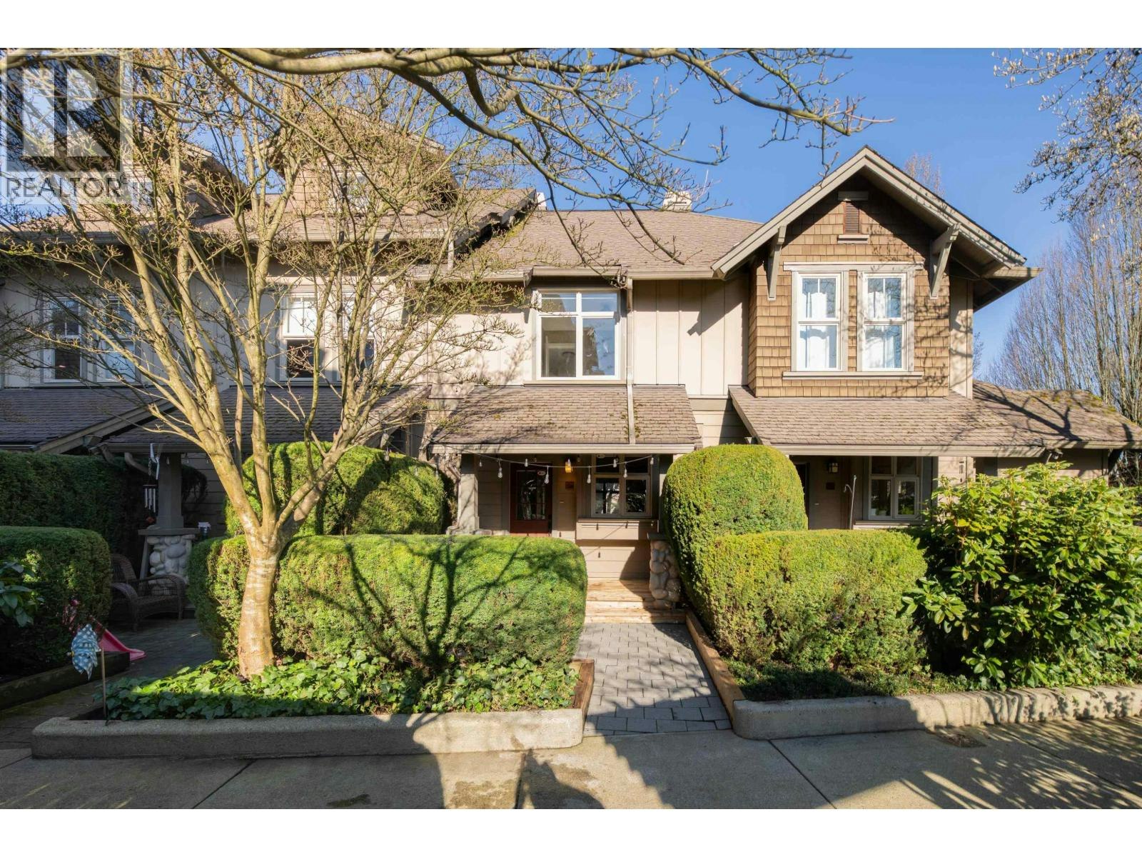 225-18 Jack Mahony Place, New Westminster, BC, V3L 5V8