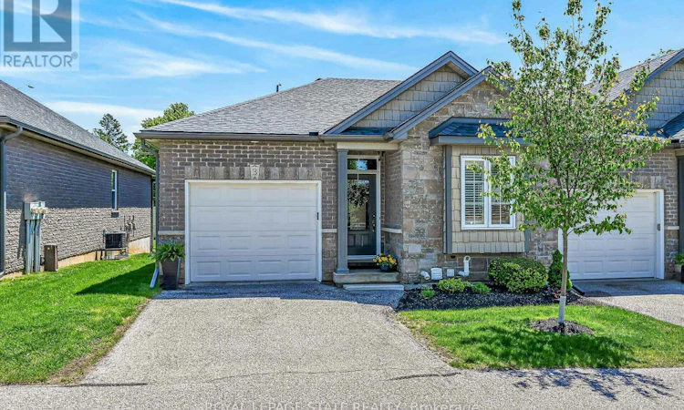 3-244 Dundas Street W