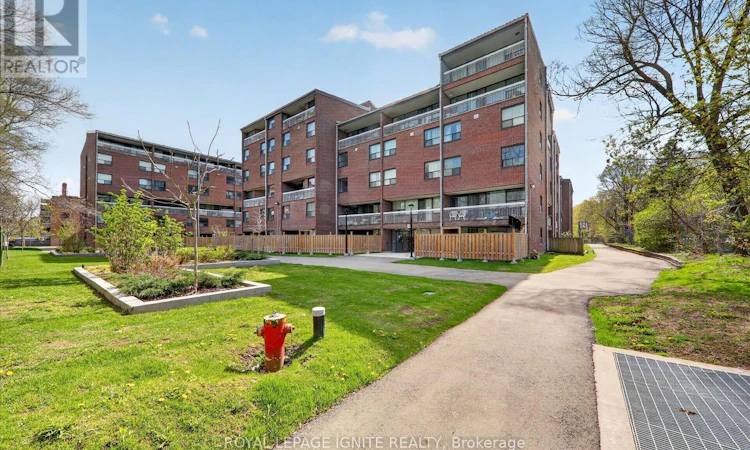602-4064 Lawrence Avenue E