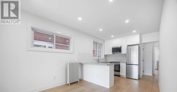 UPPER-54 Mcnairn Avenue, Toronto, ON, M5M 2H5 - 9