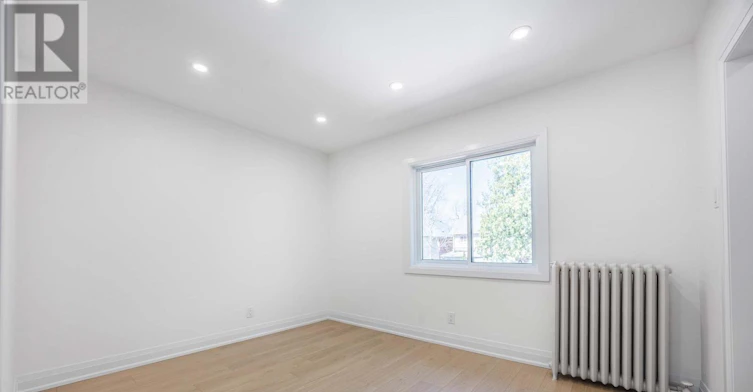 UPPER-54 Mcnairn Avenue, Toronto, ON, M5M 2H5 - 16