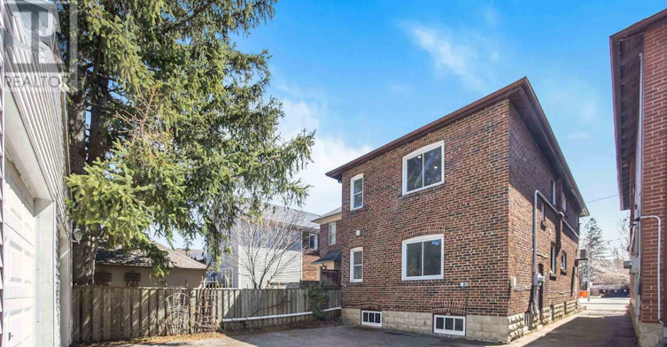 UPPER-54 Mcnairn Avenue, Toronto, ON, M5M 2H5 - 24