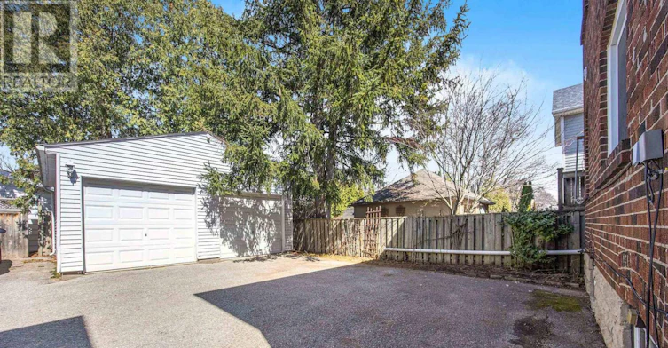 UPPER-54 Mcnairn Avenue, Toronto, ON, M5M 2H5 - 23