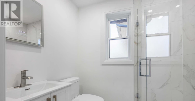 UPPER-54 Mcnairn Avenue, Toronto, ON, M5M 2H5 - 20