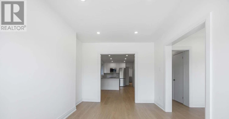UPPER-54 Mcnairn Avenue, Toronto, ON, M5M 2H5 - 11