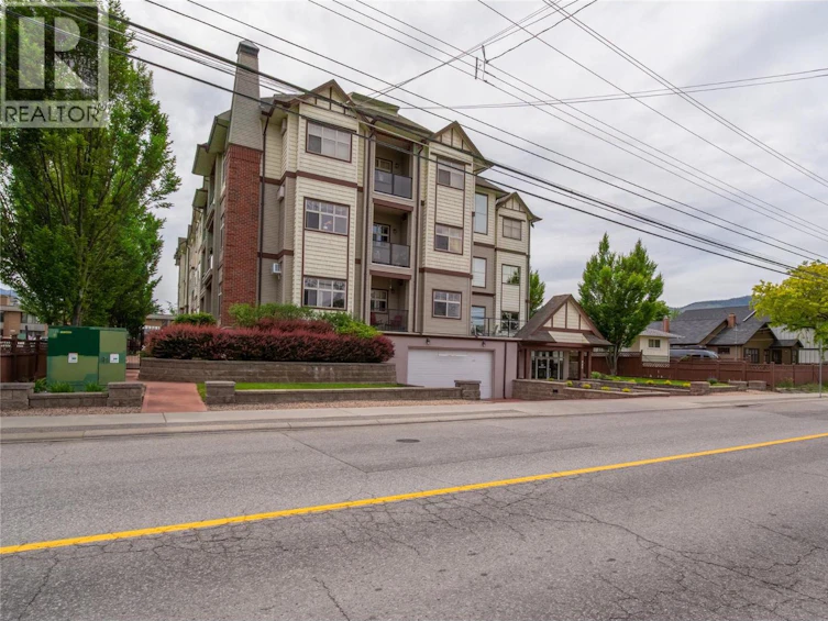 305-240 W Wade Avenue Avenue, Penticton, BC, V2A 1T8 - 2