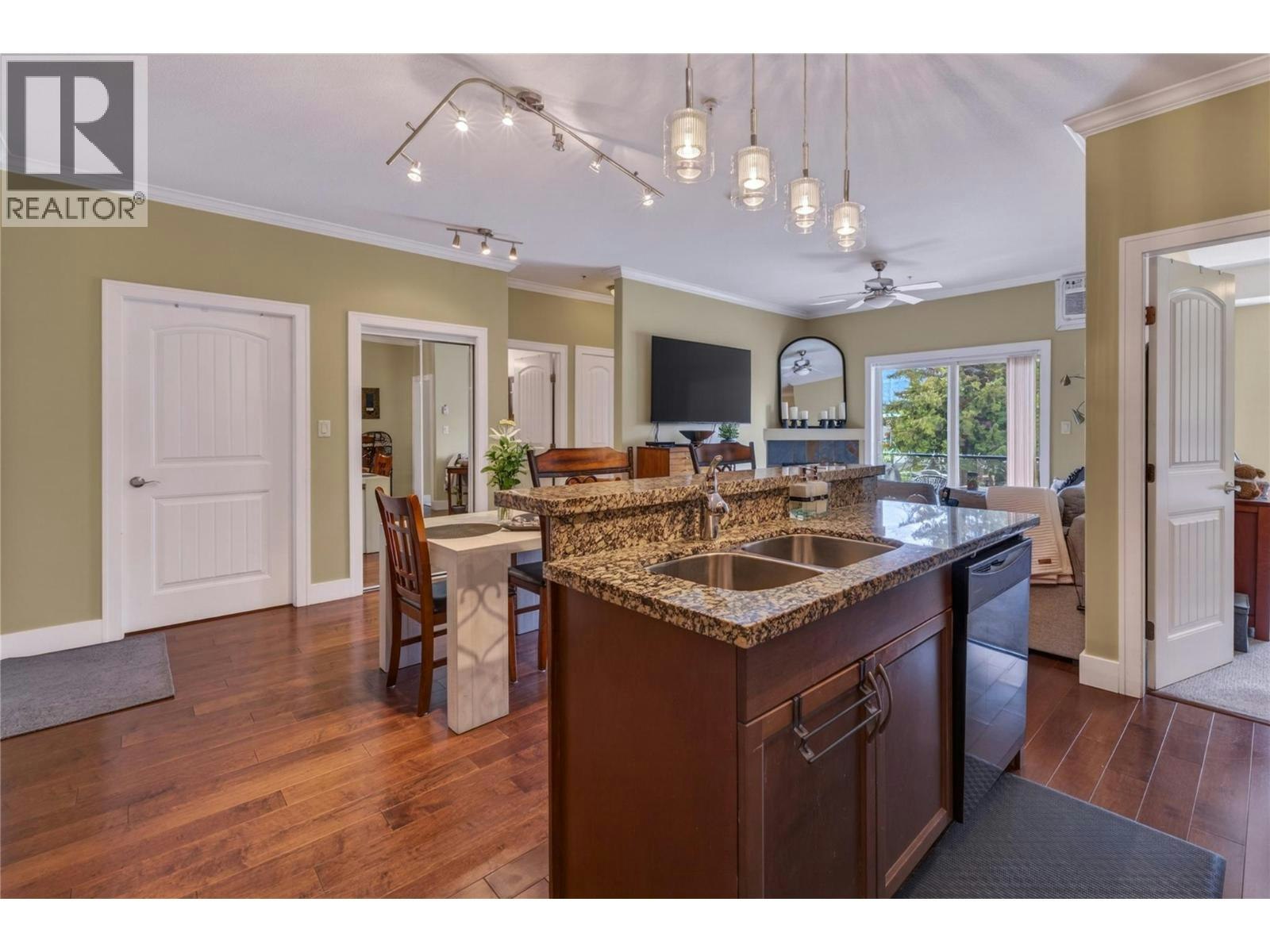 305-240 W Wade Avenue Avenue, Penticton, BC, V2A 1T8 - 9