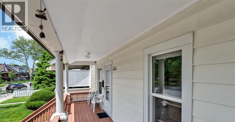 UPPER-1166 Pierre Avenue, Windsor, ON, N9A 1L4 - 2