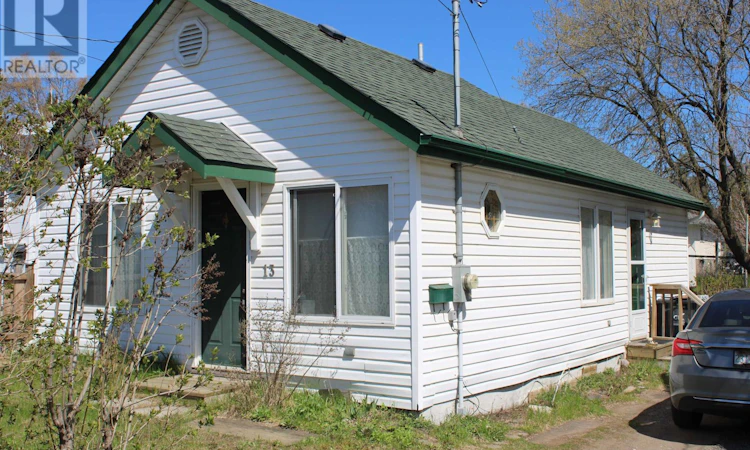 13 Kenogami Avenue N