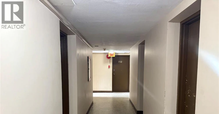 102-2035 University Avenue West, Windsor, ON, N9B 1E1 - 2