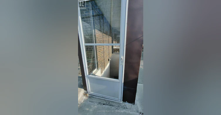 LOWER Basement 3 Charlton Boulevard, Toronto, ON, M2M 1C1 - 2