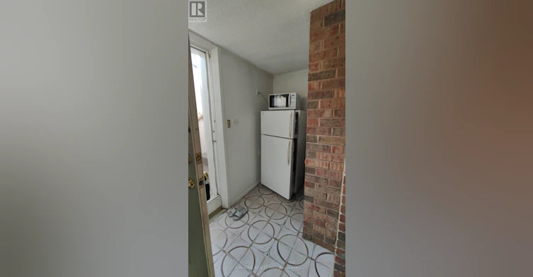 LOWER Basement 3 Charlton Boulevard, Toronto, ON, M2M 1C1 - 3