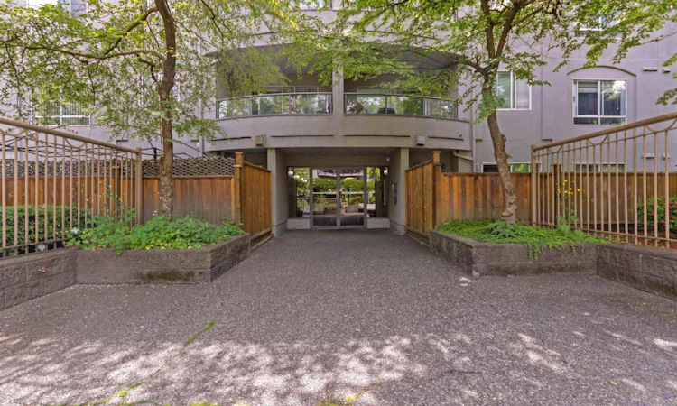 206-7475 138 Street