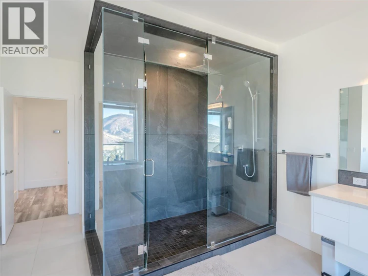 2776 Hawthorn Drive, Penticton, BC, V2A 0C2 - 44