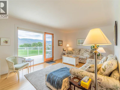 718 Fraser Crescent - 2