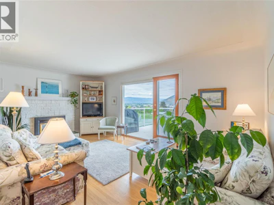 718 Fraser Crescent - 3