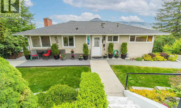 718 Fraser Crescent