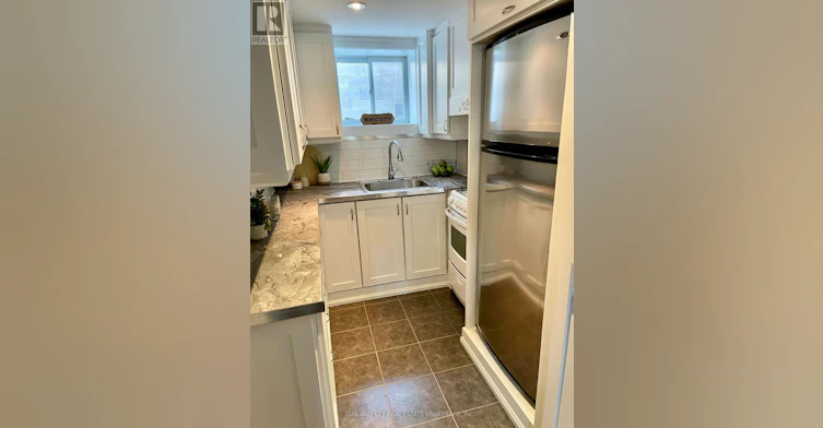 LOWER-525 Old Weston Road, Toronto, ON, M6N 3B2 - 8