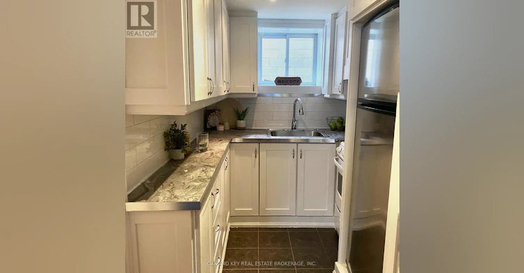 LOWER-525 Old Weston Road, Toronto, ON, M6N 3B2 - 9