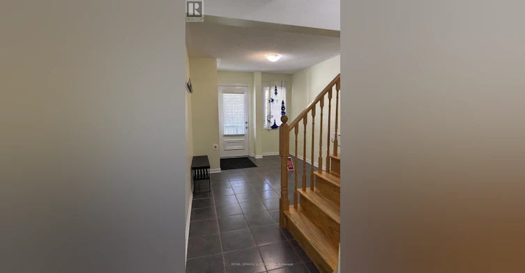 52 Ayers Crescent, Toronto, ON, M1L 0B8 - 3