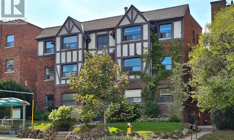 5-1648 Bathurst Street