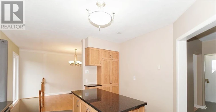 39 Epworth Avenue, Ottawa, ON, K2G 2L8 - 9