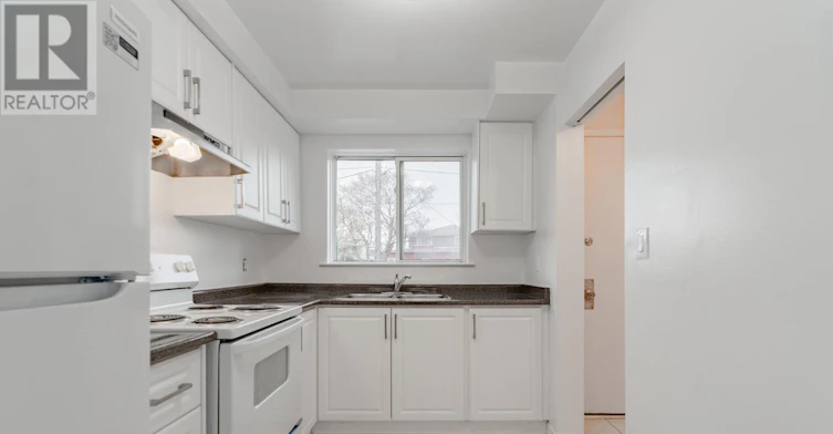 23-44 Romfield Drive, Toronto, ON, M3J 1K3 - 4