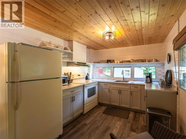 7397 Baxendale Road, Procter, BC, V1L 6R5 - 6