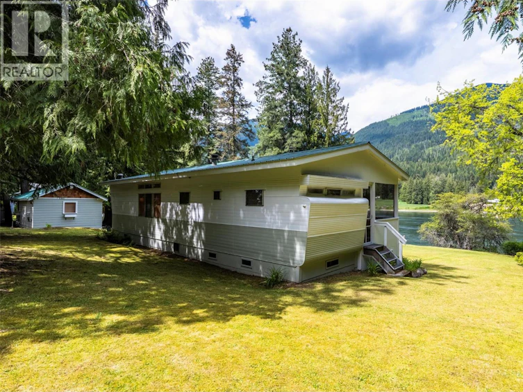 7397 Baxendale Road, Procter, BC, V1L 6R5 - 27