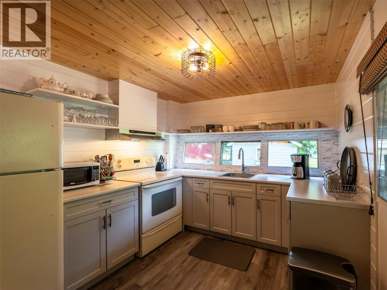7397 Baxendale Road, Procter, BC, V1L 6R5 - 8