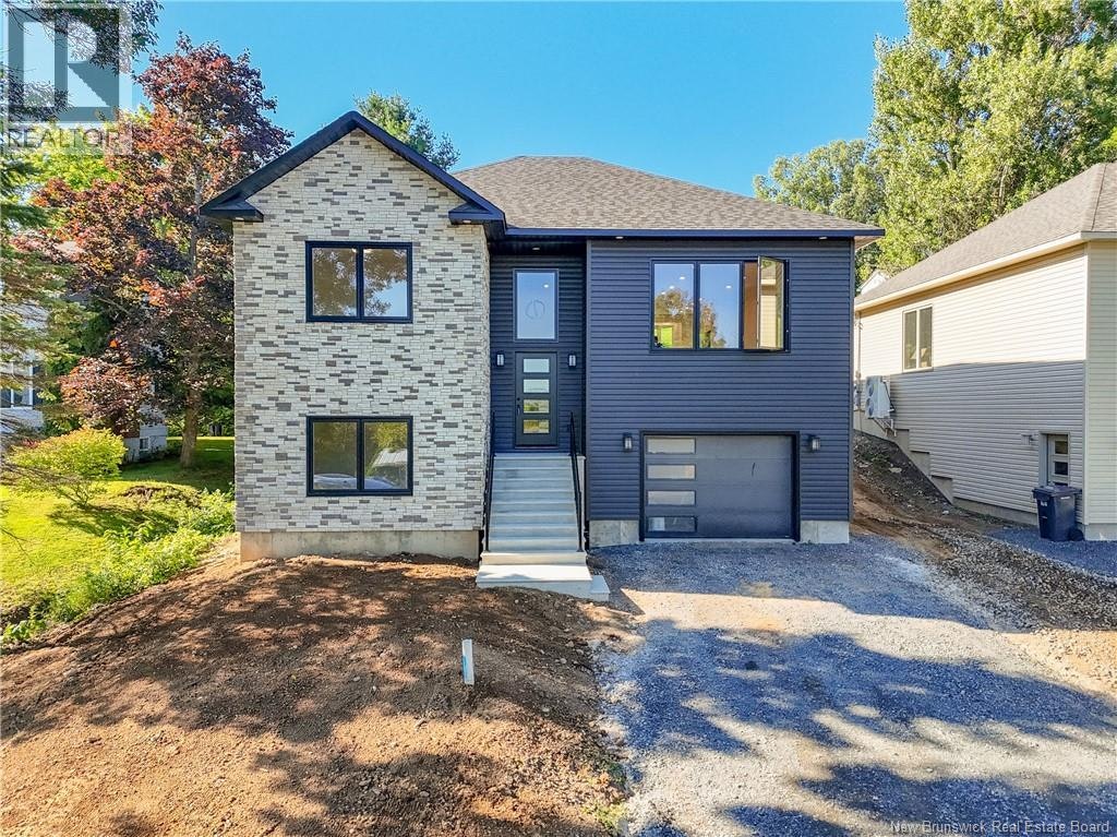 16 Mayflower Street, Fredericton, NB, E3C 1L5
