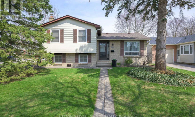 99 Inverary Crescent