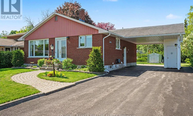 205 Airth Boulevard W