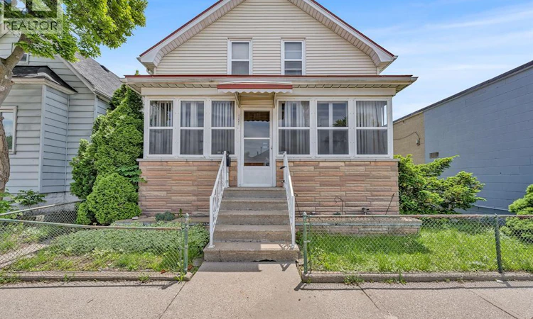 1221 Erie