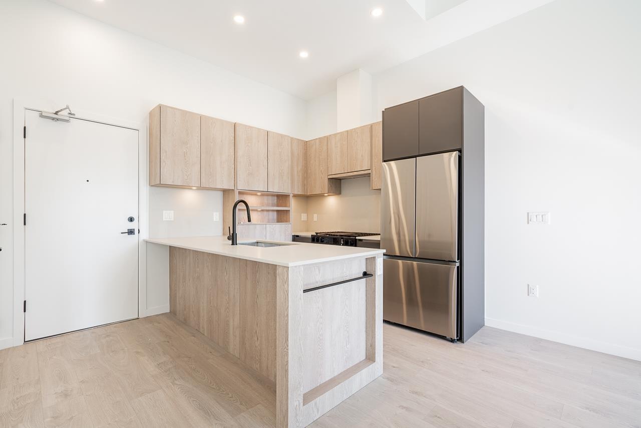 304-19577 65b Avenue, Surrey, BC, V4N 6B5