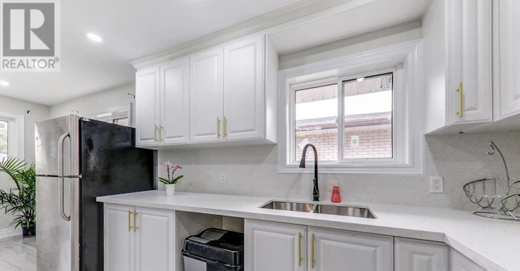 MAIN-66 Valdez Court, Oshawa, ON, L1J 5W9 - 8