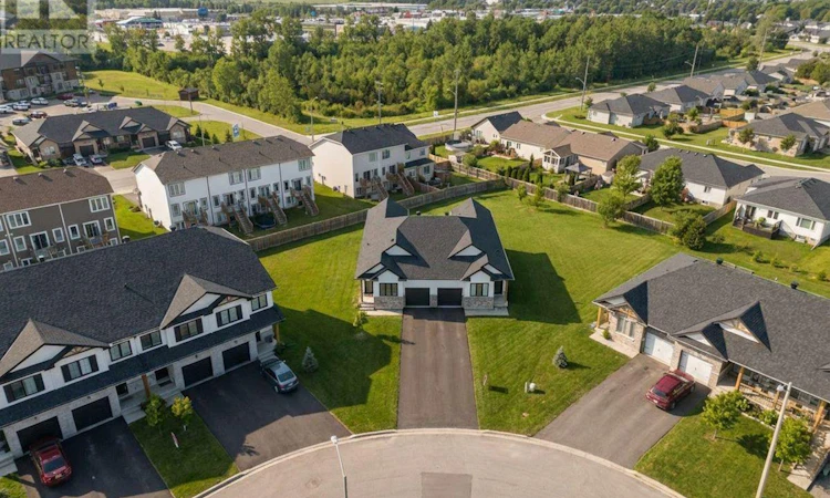 52 Whitcomb Crescent