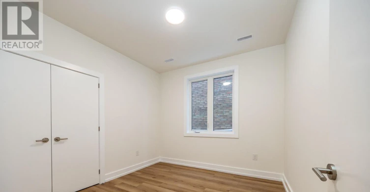 B-29 Hatherley Road, Toronto, ON, M6E 1V8 - 4