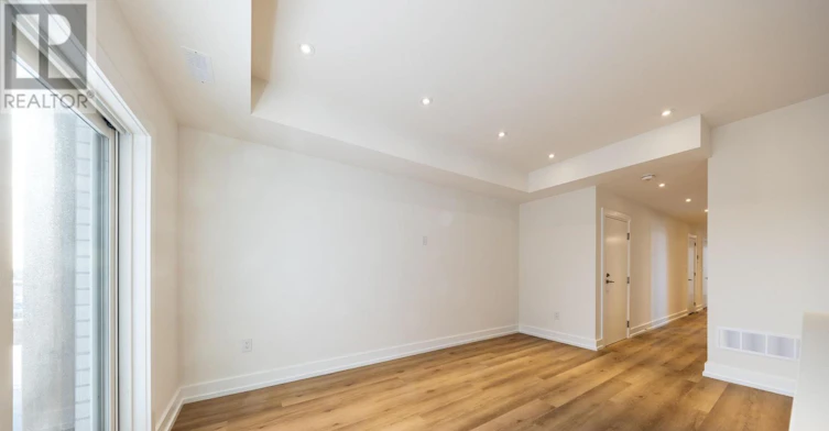 D-29 Hatherley Road, Toronto, ON, M6E 1V8 - 9
