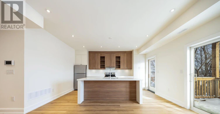 D-29 Hatherley Road, Toronto, ON, M6E 1V8 - 4