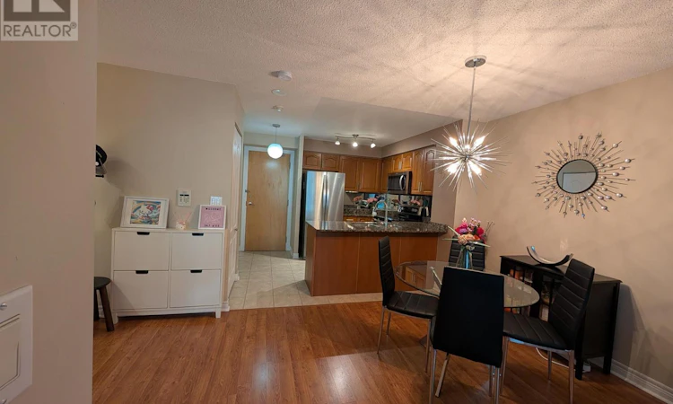 505-212 Eglinton Avenue E