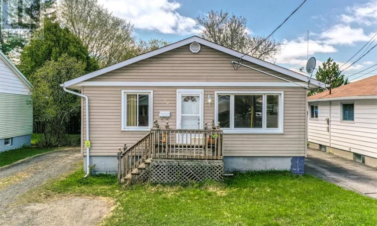 39 Oakwood Avenue