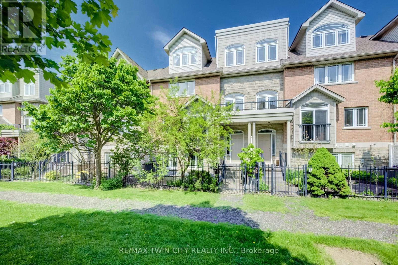 35 Grosvenor Lane, Cambridge, ON, N1R 8N2