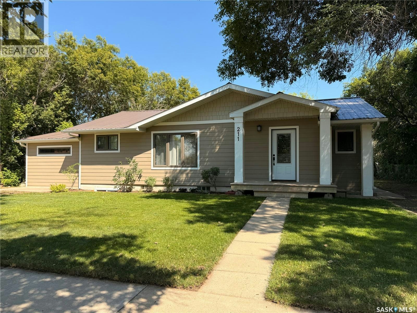 211 Pangman Street, Outlook, SK, S0L 2N0