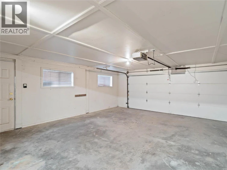 1045 Dominion Street, Kamloops, BC, V2C 2Y4 - 35