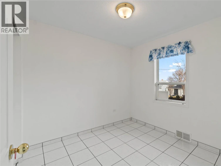 1045 Dominion Street, Kamloops, BC, V2C 2Y4 - 20