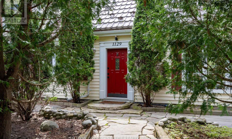 1129 Sunningdale Road E