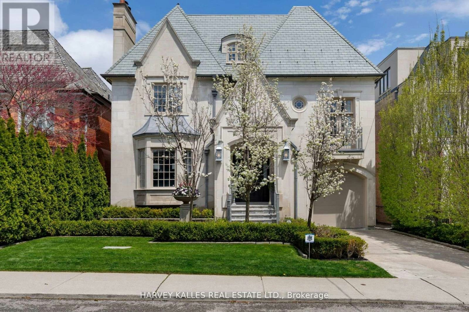 215 Dunvegan Road, Toronto, ON, M5P 2P2