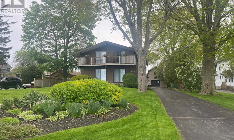 735 Niagara Boulevard